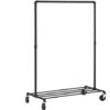 Songmics Appendiabiti In Stile Industriale Di Tubo Con Rotelle, Carico Massimo 90kg, Barra Singola Per Appendere Abbigliamento, Struttura In Metallo Per Uso Gravoso, Camera Da Letto, Lavanderia, Nero